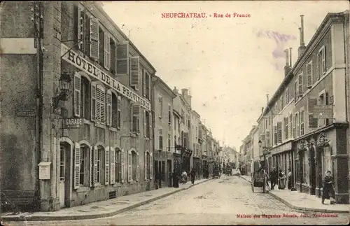 Ak Neufchâteau Lothringen Vosges, Rue de France, Hotel de la Providence