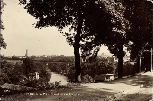 Ak Bern Stadt Schweiz, Rote Brücke von Enge aus