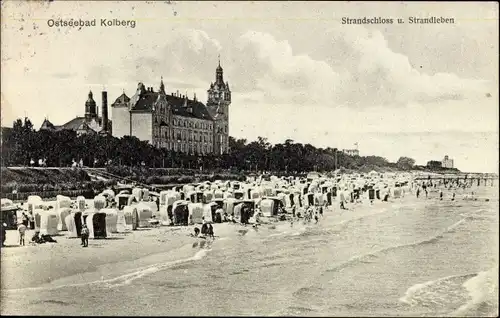 Ak Kołobrzeg Ostseebad Kolberg Pommern, Strandschloss, Strandleben