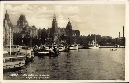 Ak Szczecin Stettin Pommern, Hafenpartie mit Museum, Regierungsgebäude