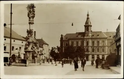 Foto Ak Neunkirchen in Niederösterreich, Platz, Denkmal