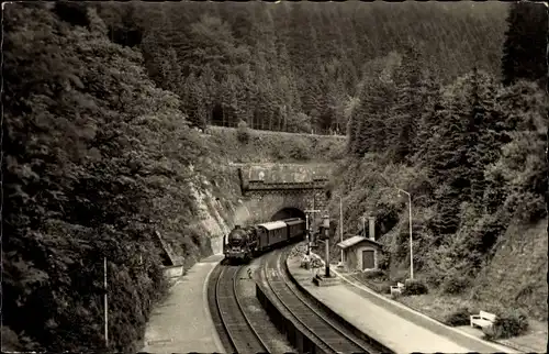 Ak Oberhof im Thüringer Wald, Eisenbahn, Tunnelausfahrt