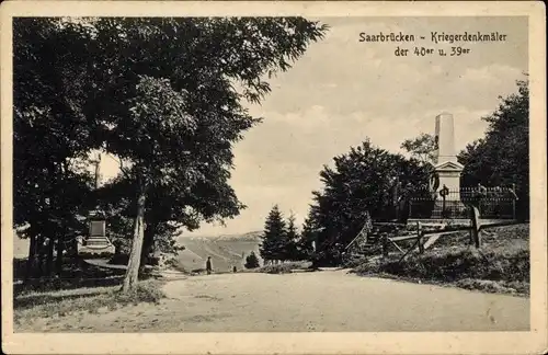 Ak Saarbrücken im Saarland, Kriegerdenkmäler der 40er u. 39er