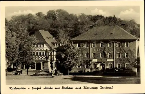 Ak Hartenstein im Erzgebirge Sachsen, Markt mit Rathaus und Fleming Denkmal