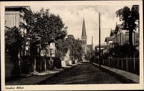 Ak Ostseebad Ahlbeck Heringsdorf Usedom, Straßenpartie, Kirche