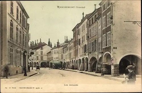 Ak Remiremont Lothringen Vosges, Les Arcades