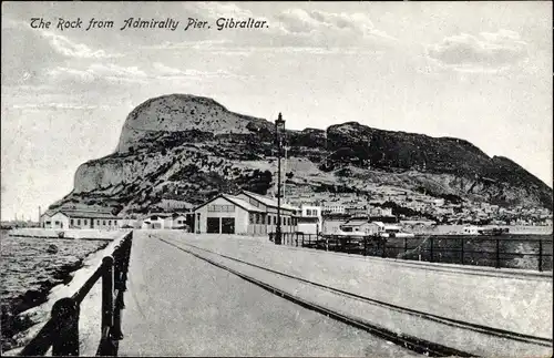 Ak Gibraltar, The Rock vom Admirally Pier