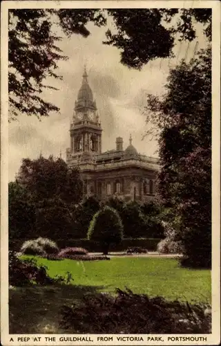 Ak Portsmouth Hampshire England, A Peep at the Guildhall, from Victoria Park