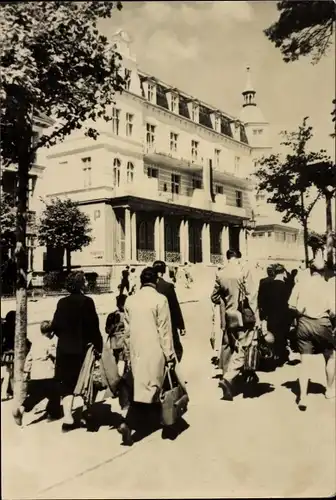 Ak Ostseebad Zinnowitz auf Usedom, Ferienheim Glück auf der IG Wismut, Reisegäste