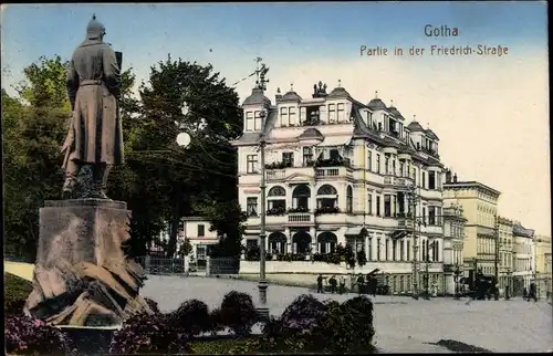 Ak Gotha im Thüringer Becken, Friedrichstraße, Denkmal