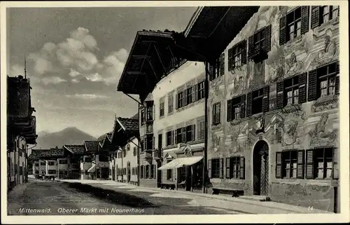 Ak Mittenwald in Oberbayern, Oberer Markt mit Neunerhaus, Fassade