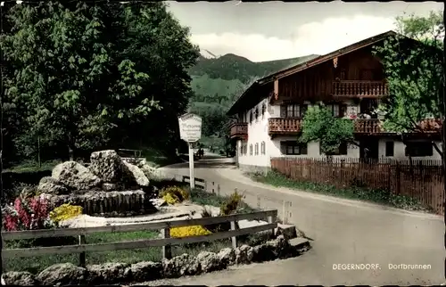 Ak Degerndorf Brannenburg in Oberbayern, Dorfbrunnen, Dorfpartie