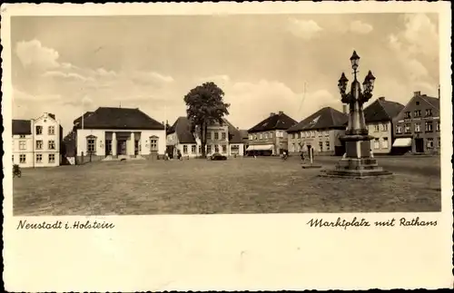 Ak Neustadt in Holstein, Marktplatz mit Rathaus