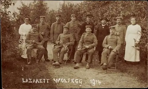 Foto Ak Wolfegg im Allgäu, Lazarett 1914, Gruppenbild