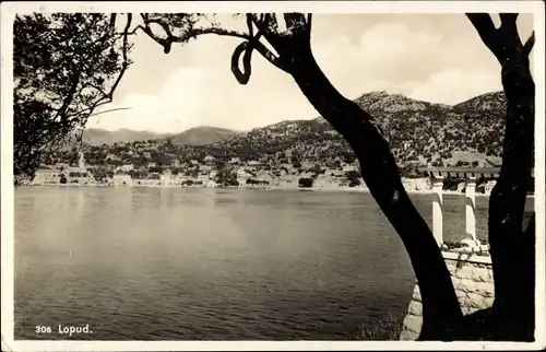 Ak Lopud Kroatien, Blick über das Wasser zum Ort, Berge