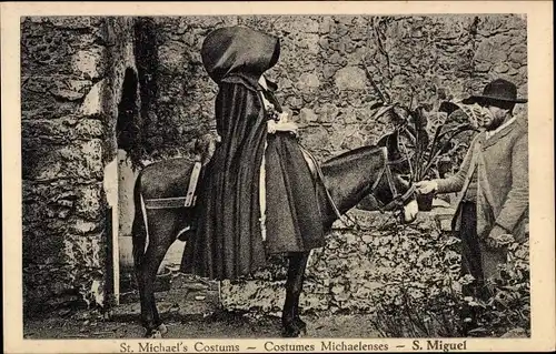 Ak São Miguel Azoren Portugal, Frau und Mann in portugiesischen Trachten, Esel