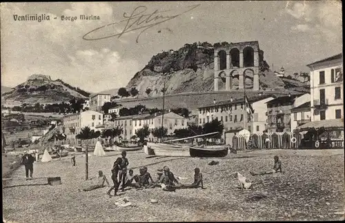 Ak Ventimiglia Liguria, Borgo Marino, Kinder am Strand, Teilansicht der Stadt, Torbögen