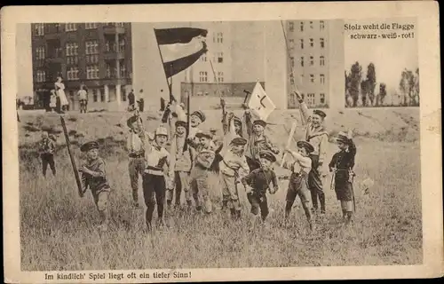 Ak Stolz weht die Flagge schwarz-weiß-rot, Kinder spielen Soldaten, 1. WK