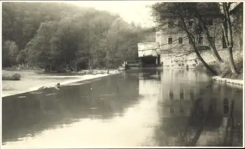 Foto Ak Dinant Wallonien Namur, Festung vom Wasser aus gesehen