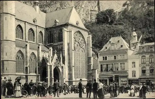 Ak Dinant Wallonien Namur, Marktplatz an der Kirche