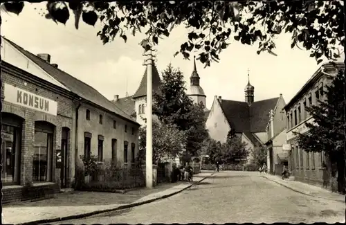 Ak Klettwitz Schipkau in der Niederlausitz, Schipkauer Straße, Kirche, Konsum