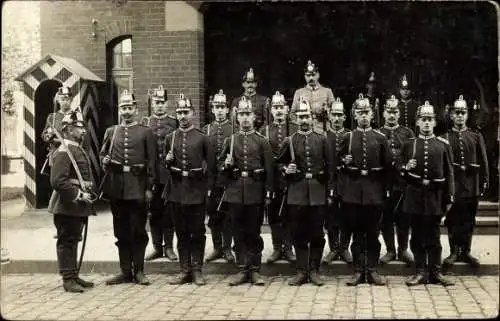 Foto Ak Berlin Mitte, Soldaten, Wache, Gardebataillon