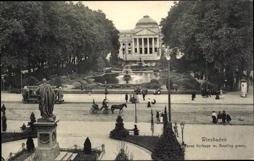 Ak Wiesbaden in Hessen, Neues Kurhaus mit Bowling green, Denkmal, Springbrunnen