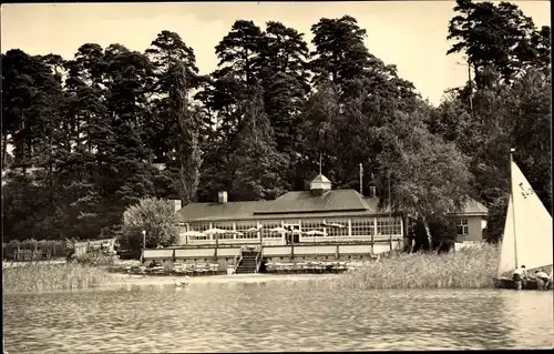 Ak Waren an der Müritz, HOG Seebadrestaurant, Segelboot