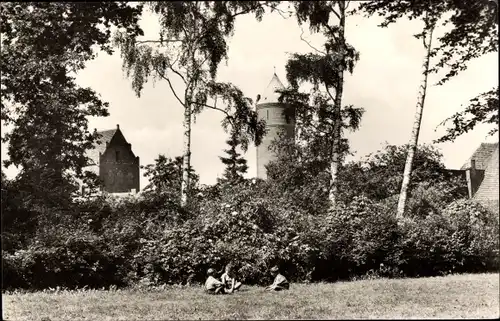 Ak Grimmen in Mecklenburg Vorpommern, Park, Wasserturm, Greifswalder Tor