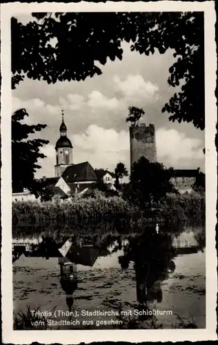 Ak Triptis in Thüringen, Stadtkirche mit Schloßturm vom Stadtteich aus gesehen