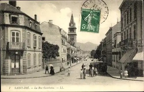 Ak Saint Dié des Vosges, La Rue Gambetta