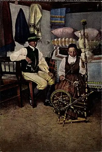 Ak Szekler Volkstracht, Ungarische Tracht, Frau beim Spinnen, Spinnrad