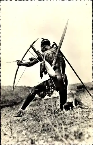 Ak Afrika, Jäger mit Pfeil und Bogen