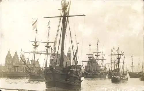 Foto Ak Rotterdam Südholland Niederlande, Segelschiffe im Hafen