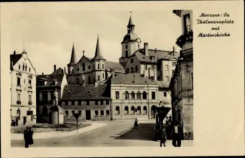 Ak Meerane in Sachsen, Thälmannplatz mit Martinskirche, Passanten