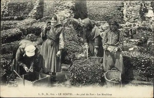 Ak Le Portel Pas de Calais, Au pied du Fort, Les Moulieres