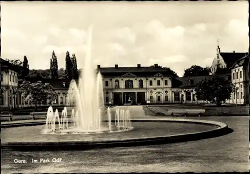 Ak Gera in Thüringen, im Park OdF, Springbrunnen, Orangerie