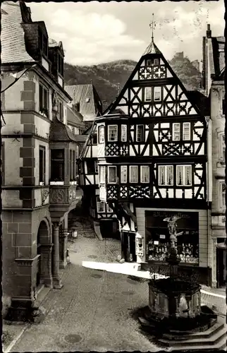 Ak Bernkastel Kues an der Mosel, Am Markt, Fachwerkhaus