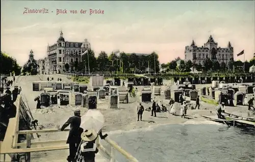 Ak Ostseebad Zinnowitz auf der Insel Usedom, Blick von der Brücke auf den Strand