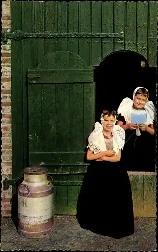 Ak Middelburg Zeeland Niederlande, Mädchen in niederländischen Trachten