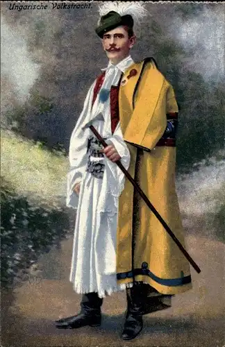 Ak Junger Mann in ungarischer Tracht mit Mantel, Stock
