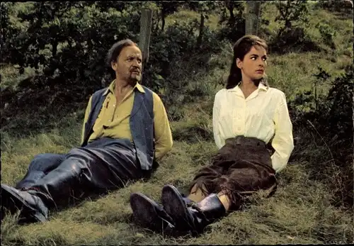Ak Schauspieler Karin Dor und Jan Sid, Der Schatz im Silbersee, Patterson, Tochter Ellen