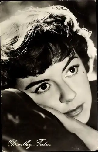 Ak Schauspielerin Dorothy Tutin, Ernst sein ist alles