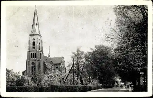 Ak Vorden Gelderland, R. K. Kerk met Rijksstraatweg