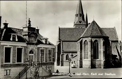 Ak Wageningen Gelderland Niederlande, Ned. Herv. Kerk met Stadhuis