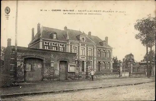 Ak Saint Laurent Blangy Pas de Calais, La Mairie, avant destruction, Guerre 1914-1915
