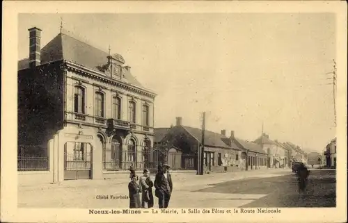 Ak Nœux Noeux les Mines Pas de Calais, La Mairie, la Salle des Fetes et la Route Nationale