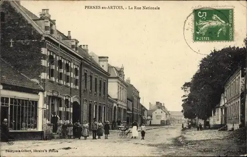 Ak Pernes en Artois Pas de Calais, La Rue Nationale