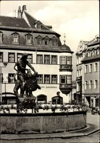 Ak Gera in Thüringen, Simsonbrunnen am Markt, Stadt-Apotheke mit Erker