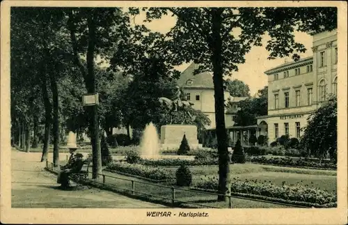 Ak Weimar in Thüringen, Karlsplatz, Denkmal, Springbrunnen